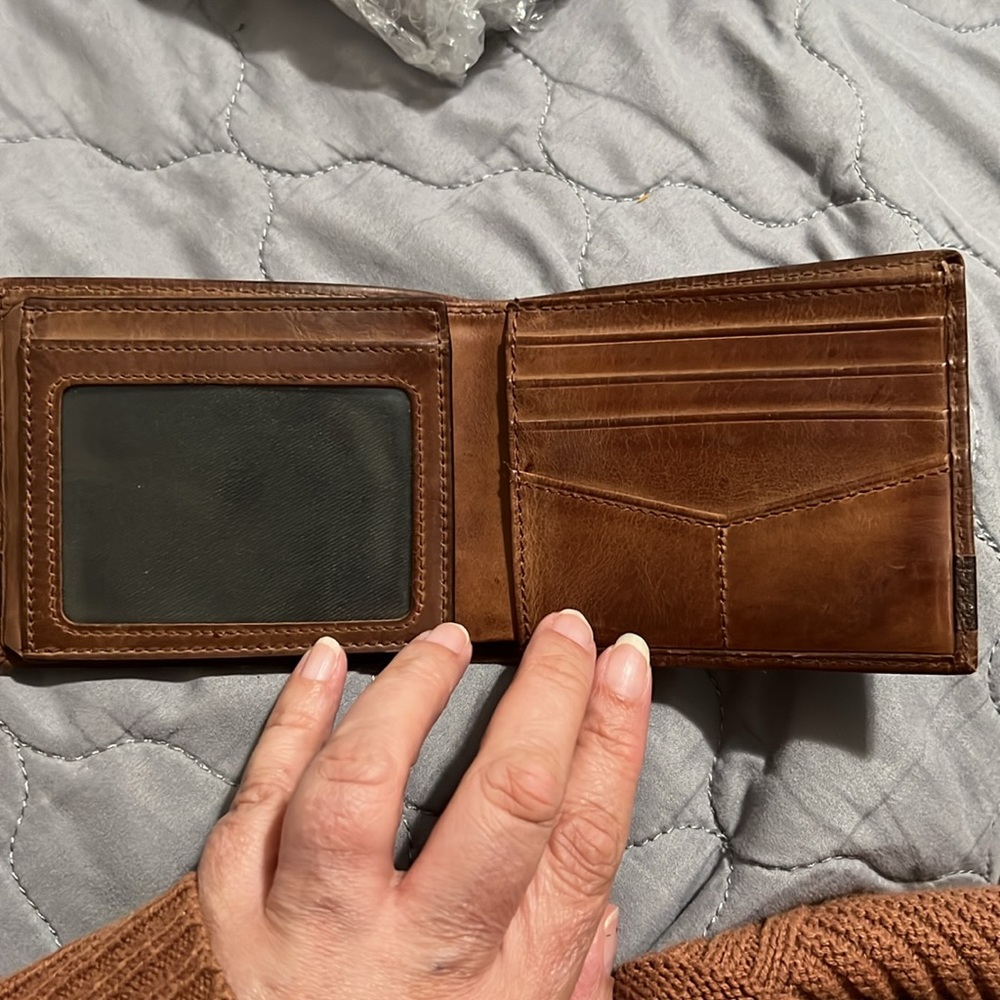 Fossil Quinn leather Flip Bifold Leather Wallet - Picture 2 of 6